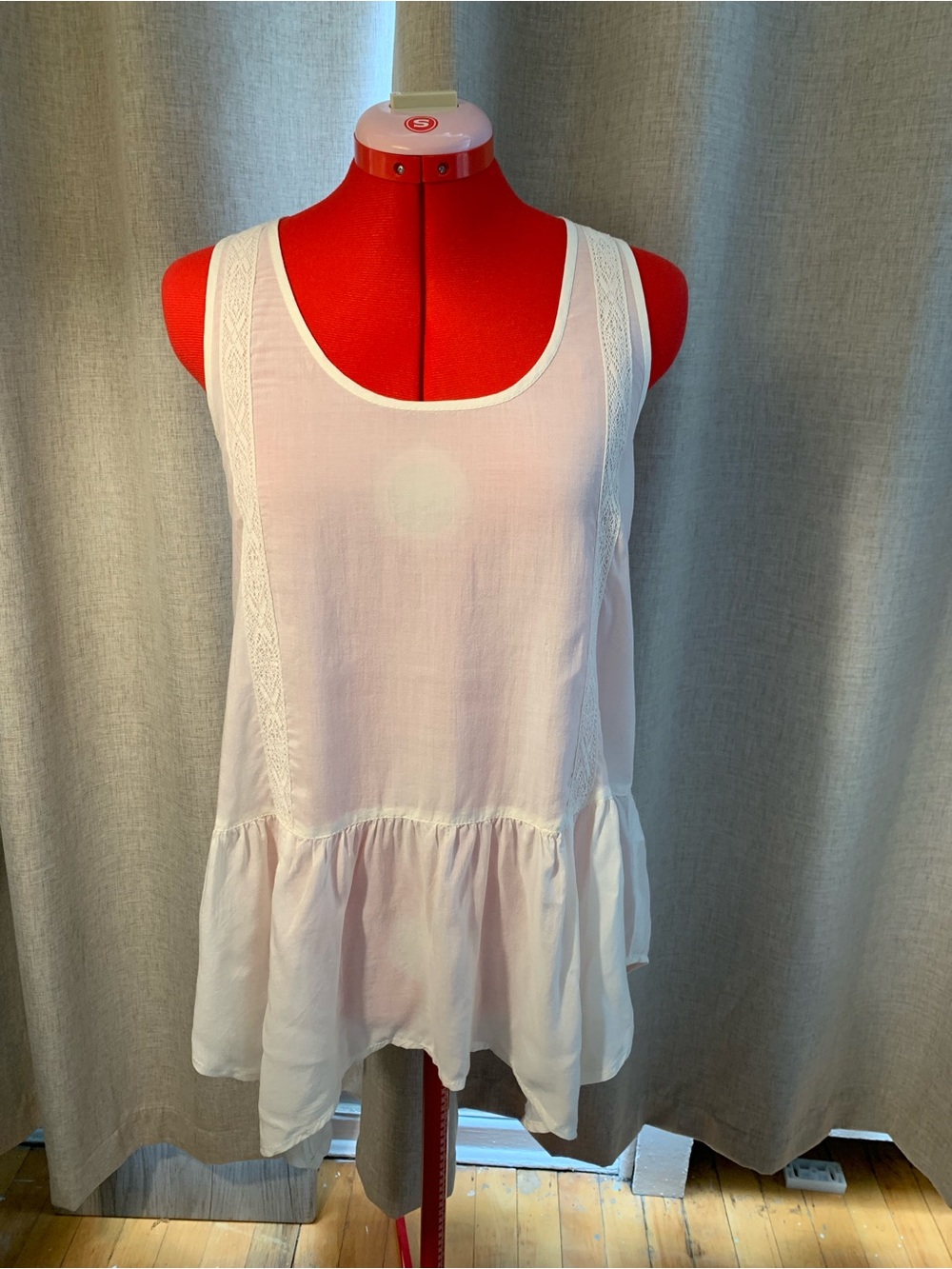 Sun & Shadow White Sleeveless Ruffle Hem Tank Top